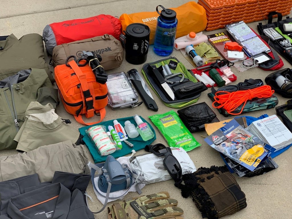 Sample contents of a 72-hr emergency kit
